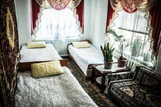 Гостевой дом Guesthouse Kishimzhan Talas Трехместный номер с основными удобствами и общей ванной комнатой-2