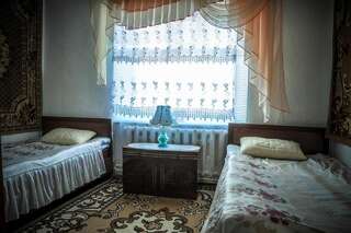 Гостевой дом Guesthouse Kishimzhan Talas Двухместный номер с 2 отдельными кроватями и общей ванной комнатой-2