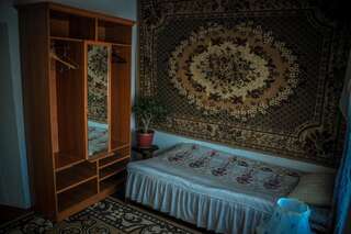 Гостевой дом Guesthouse Kishimzhan Talas Двухместный номер с 2 отдельными кроватями и общей ванной комнатой-3